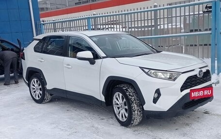 Toyota RAV4, 2021 год, 2 800 000 рублей, 5 фотография