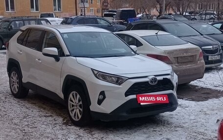 Toyota RAV4, 2021 год, 2 800 000 рублей, 4 фотография
