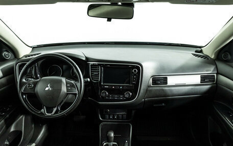 Mitsubishi Outlander III рестайлинг 3, 2018 год, 2 349 777 рублей, 13 фотография