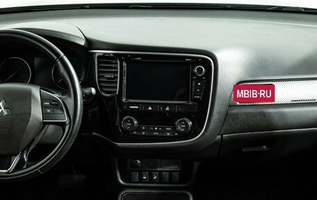 Mitsubishi Outlander III рестайлинг 3, 2018 год, 2 349 777 рублей, 14 фотография