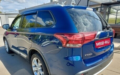 Mitsubishi Outlander III рестайлинг 3, 2015 год, 1 800 000 рублей, 2 фотография