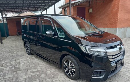 Honda Stepwgn IV, 2021 год, 2 700 000 рублей, 2 фотография