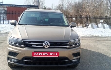 Volkswagen Tiguan II, 2018 год, 3 100 000 рублей, 2 фотография