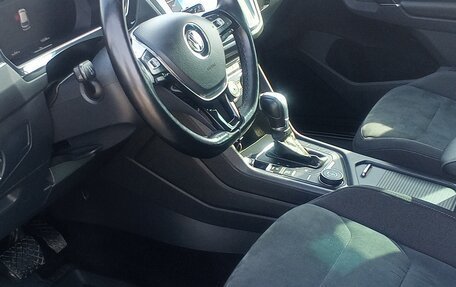 Volkswagen Tiguan II, 2018 год, 3 100 000 рублей, 16 фотография