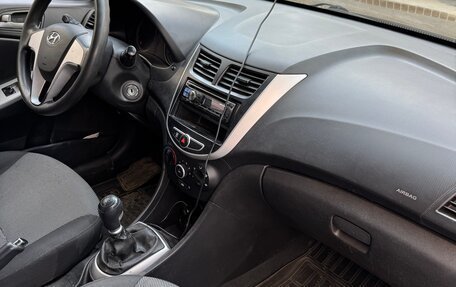 Hyundai Solaris II рестайлинг, 2012 год, 600 000 рублей, 5 фотография