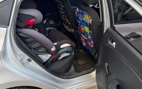 Hyundai Solaris II рестайлинг, 2012 год, 600 000 рублей, 10 фотография