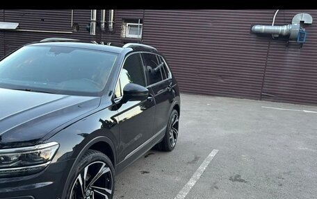 Volkswagen Tiguan II, 2018 год, 1 950 000 рублей, 2 фотография