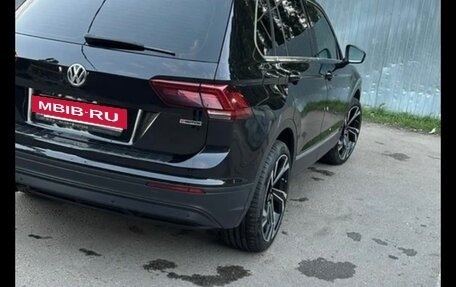 Volkswagen Tiguan II, 2017 год, 1 950 000 рублей, 3 фотография