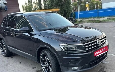 Volkswagen Tiguan II, 2017 год, 1 950 000 рублей, 2 фотография