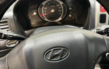 Hyundai Tucson III, 2005 год, 677 000 рублей, 10 фотография