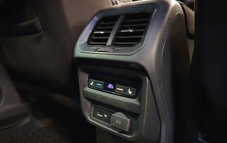 Volkswagen Tiguan II, 2018 год, 2 299 000 рублей, 9 фотография