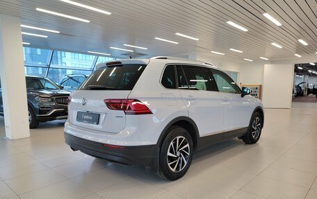 Volkswagen Tiguan II, 2018 год, 2 299 000 рублей, 2 фотография