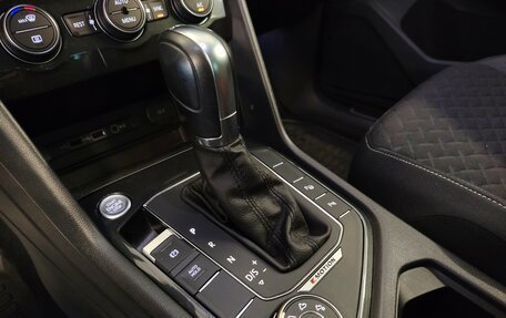 Volkswagen Tiguan II, 2018 год, 2 299 000 рублей, 13 фотография