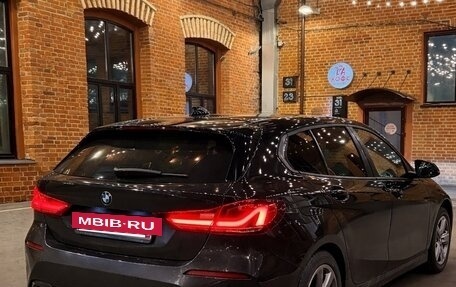 BMW 1 серия, 2021 год, 2 400 000 рублей, 3 фотография