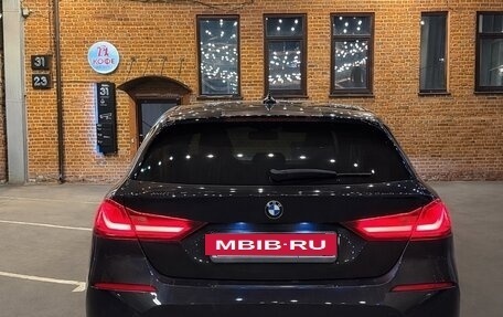 BMW 1 серия, 2021 год, 2 400 000 рублей, 4 фотография