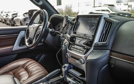 Toyota Land Cruiser 200, 2020 год, 7 898 000 рублей, 28 фотография