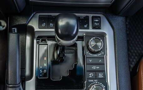 Toyota Land Cruiser 200, 2020 год, 7 898 000 рублей, 32 фотография