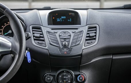 Ford Fiesta, 2015 год, 1 048 000 рублей, 19 фотография