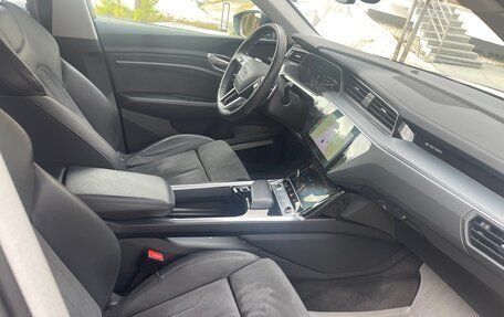 Audi e-tron I, 2020 год, 5 500 000 рублей, 8 фотография