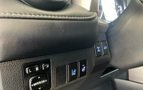 Toyota RAV4, 2019 год, 3 050 000 рублей, 12 фотография