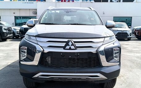 Mitsubishi Pajero Sport III рестайлинг, 2024 год, 4 430 000 рублей, 2 фотография