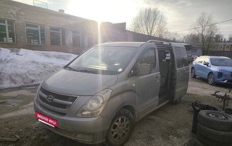 Hyundai H-1 II рестайлинг, 2011 год, 950 000 рублей, 2 фотография