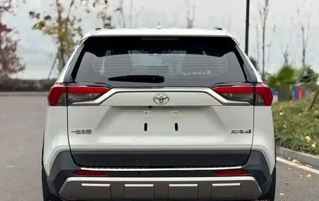 Toyota RAV4, 2025 год, 3 570 000 рублей, 4 фотография