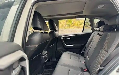 Toyota RAV4, 2025 год, 3 570 000 рублей, 7 фотография