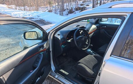 Toyota Avensis III рестайлинг, 2004 год, 550 000 рублей, 1 фотография