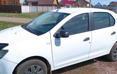 Renault Logan II, 2015 год, 380 000 рублей, 4 фотография