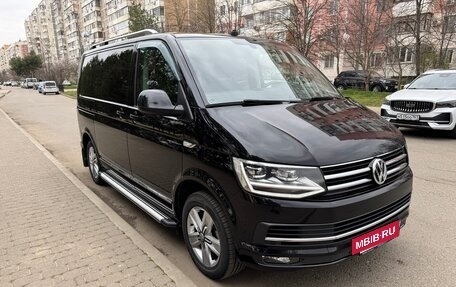 Volkswagen Multivan T6 рестайлинг, 2019 год, 4 600 000 рублей, 2 фотография