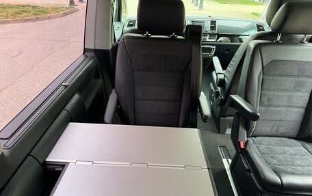 Volkswagen Multivan T6 рестайлинг, 2019 год, 4 600 000 рублей, 15 фотография