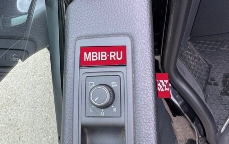 Volkswagen Multivan T6 рестайлинг, 2019 год, 4 600 000 рублей, 8 фотография