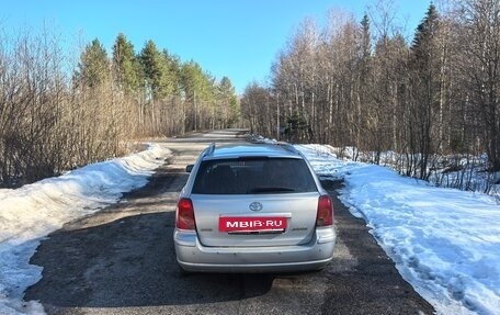 Toyota Avensis III рестайлинг, 2004 год, 550 000 рублей, 3 фотография