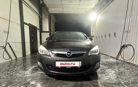 Opel Astra J, 2011 год, 620 000 рублей, 1 фотография