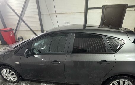 Opel Astra J, 2011 год, 620 000 рублей, 3 фотография