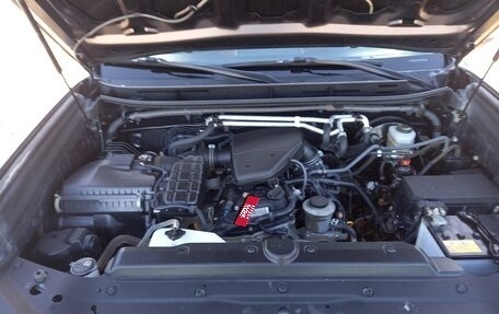 Toyota Land Cruiser Prado 150 рестайлинг 2, 2020 год, 4 200 000 рублей, 6 фотография