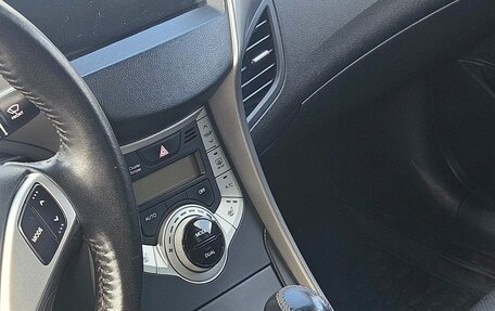 Hyundai Avante, 2011 год, 900 000 рублей, 6 фотография