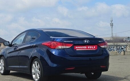 Hyundai Avante, 2011 год, 900 000 рублей, 4 фотография