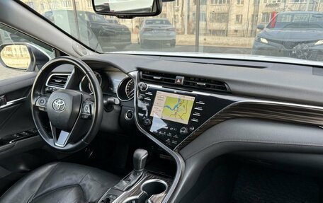 Toyota Camry, 2018 год, 2 900 000 рублей, 10 фотография