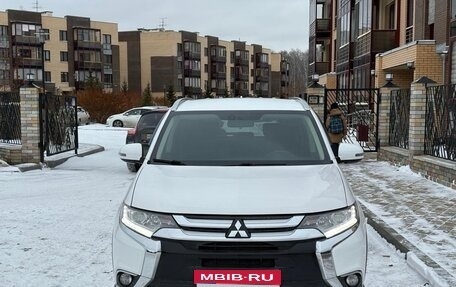 Mitsubishi Outlander III рестайлинг 3, 2018 год, 2 300 000 рублей, 1 фотография