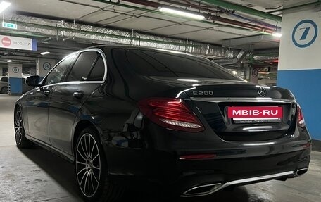 Mercedes-Benz E-Класс, 2019 год, 4 100 000 рублей, 3 фотография