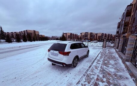 Mitsubishi Outlander III рестайлинг 3, 2018 год, 2 300 000 рублей, 7 фотография