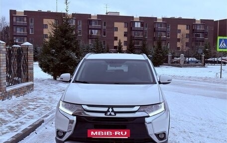 Mitsubishi Outlander III рестайлинг 3, 2018 год, 2 300 000 рублей, 9 фотография