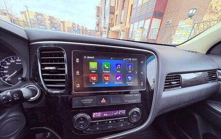 Mitsubishi Outlander III рестайлинг 3, 2018 год, 2 300 000 рублей, 10 фотография