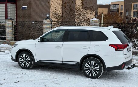 Mitsubishi Outlander III рестайлинг 3, 2018 год, 2 300 000 рублей, 17 фотография