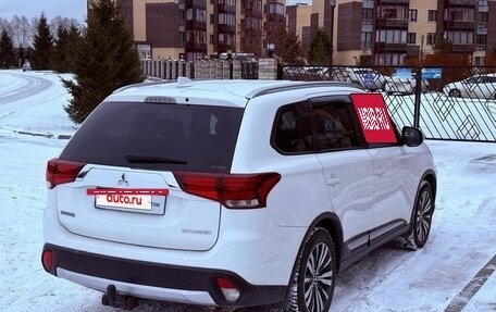 Mitsubishi Outlander III рестайлинг 3, 2018 год, 2 300 000 рублей, 4 фотография