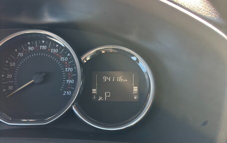 Renault Logan II, 2019 год, 1 100 000 рублей, 5 фотография