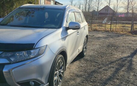 Mitsubishi Outlander III рестайлинг 3, 2017 год, 1 850 000 рублей, 1 фотография