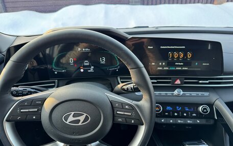 Hyundai Elantra, 2023 год, 2 280 000 рублей, 11 фотография